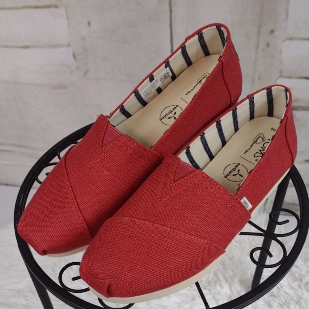 TOMS Women's Brick Red Canvas Flats Size 8